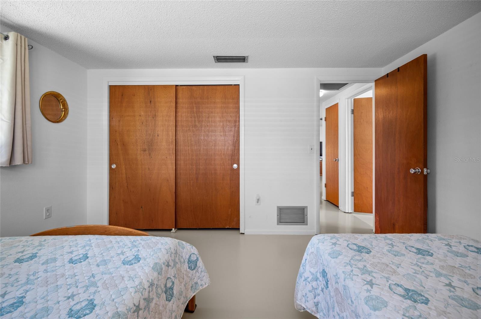 SOUTH VENICE - Residential