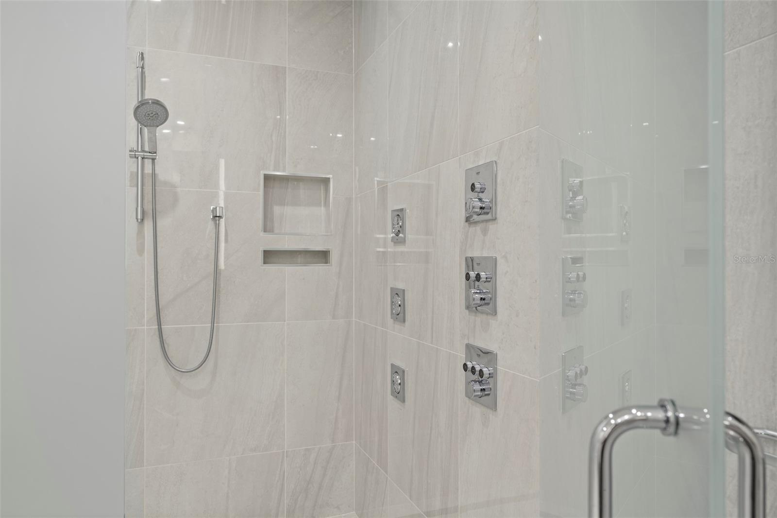 THE RITZ CARLTON RESIDENCES - Residential