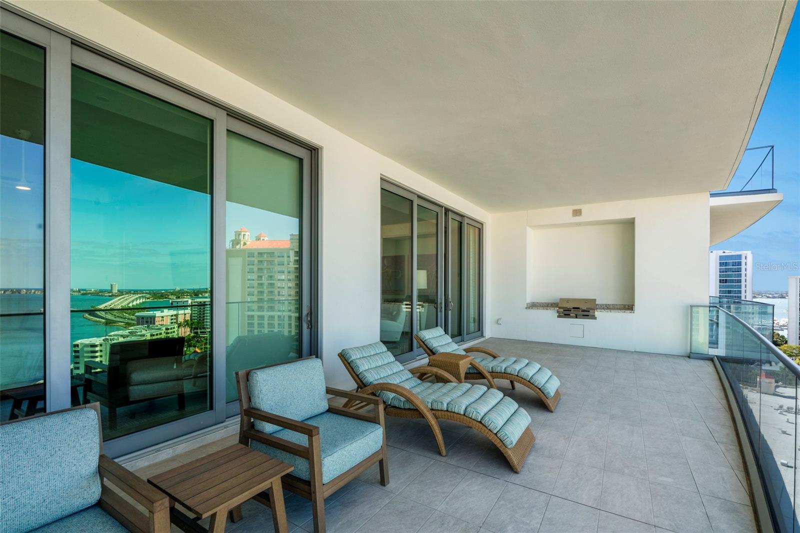 THE RITZ CARLTON RESIDENCES - Residential