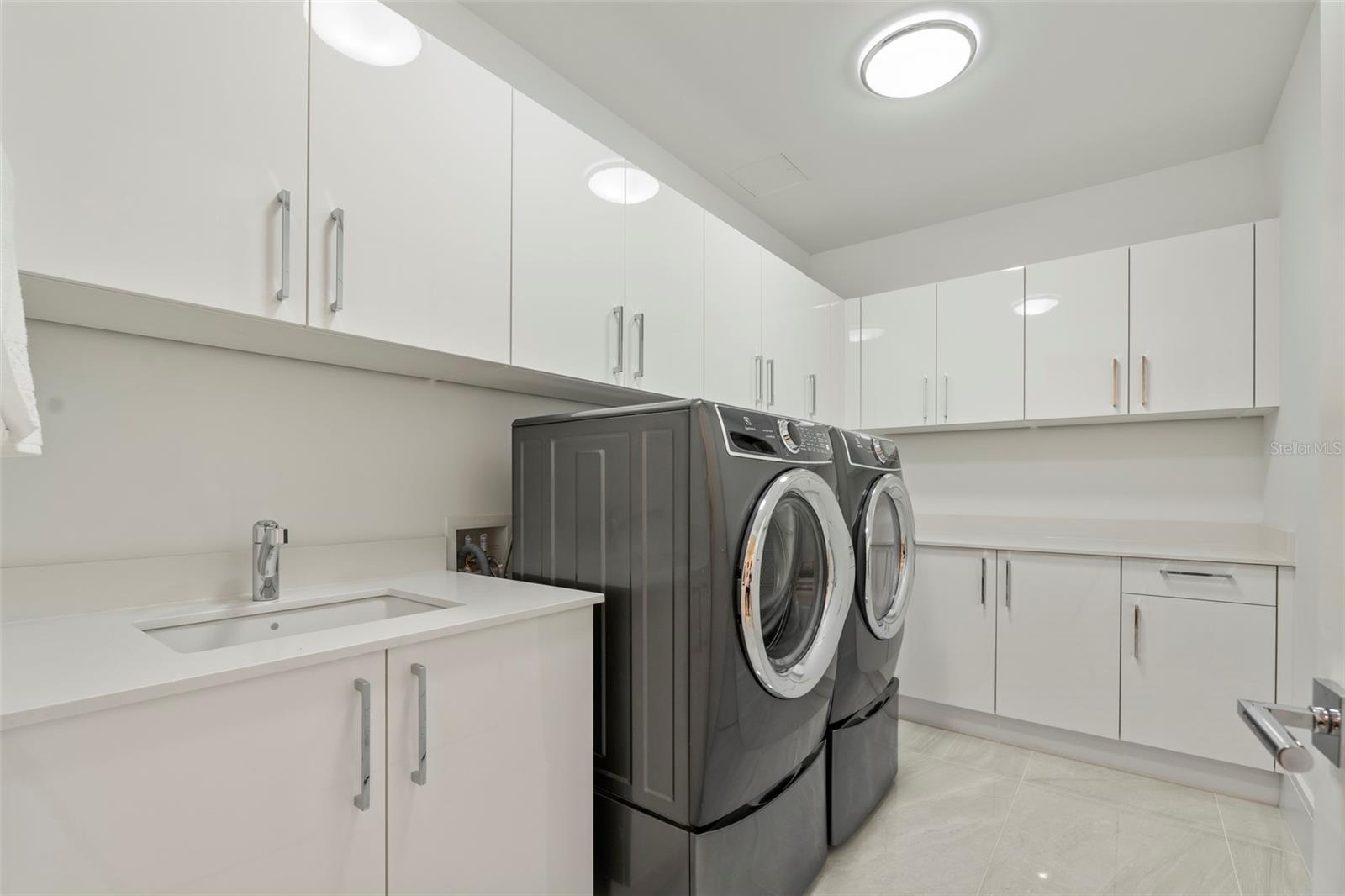 THE RITZ CARLTON RESIDENCES - Residential