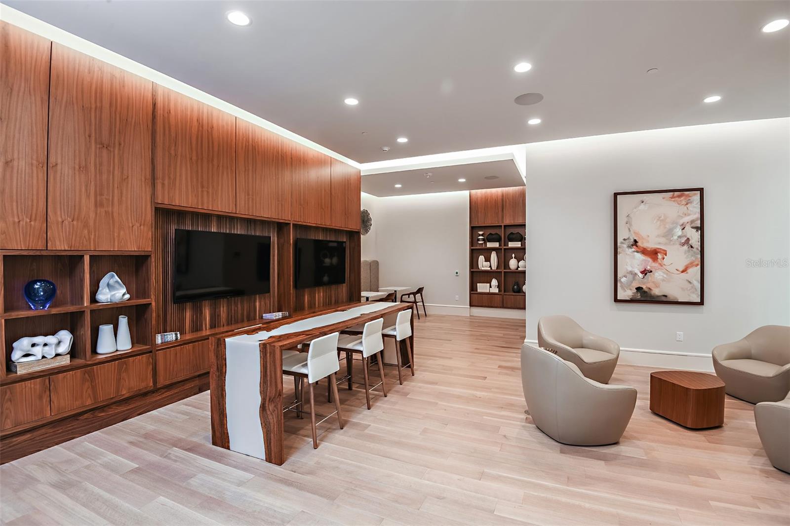 THE RITZ CARLTON RESIDENCES - Residential