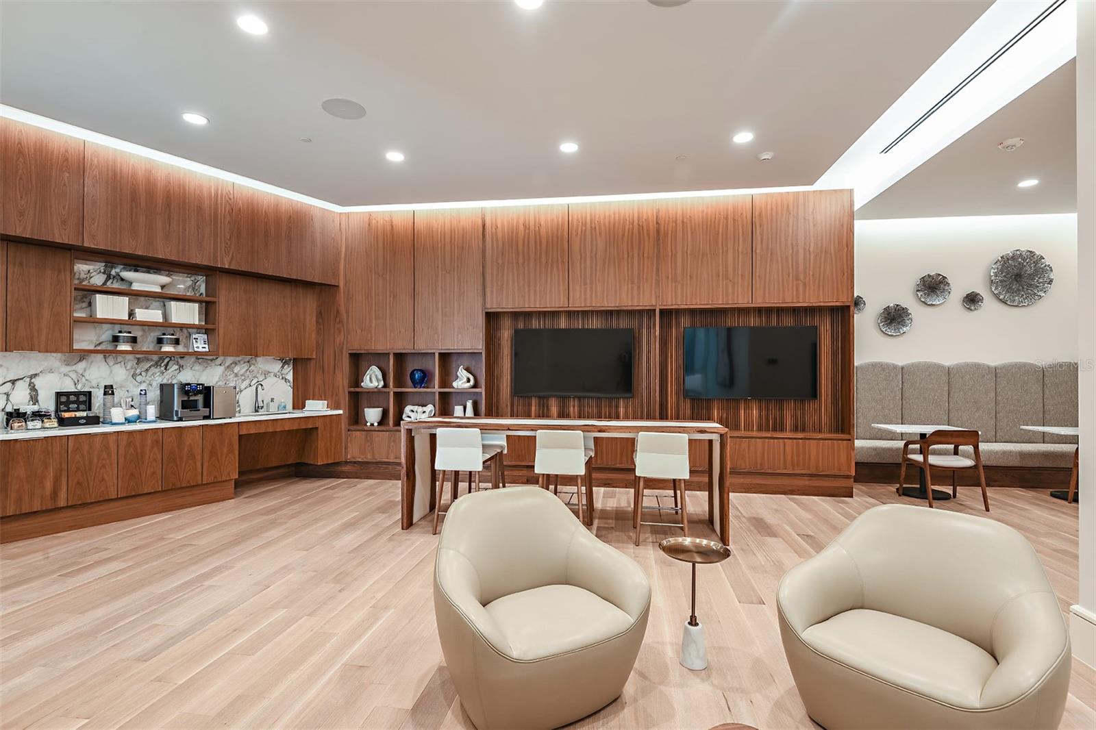 THE RITZ CARLTON RESIDENCES - Residential