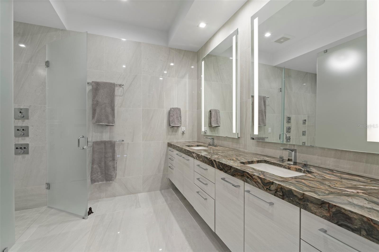 THE RITZ CARLTON RESIDENCES - Residential