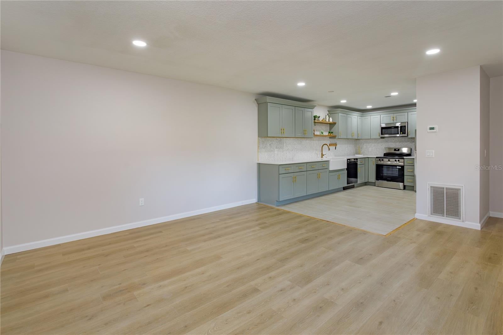 122 WINDTREE LANE O
