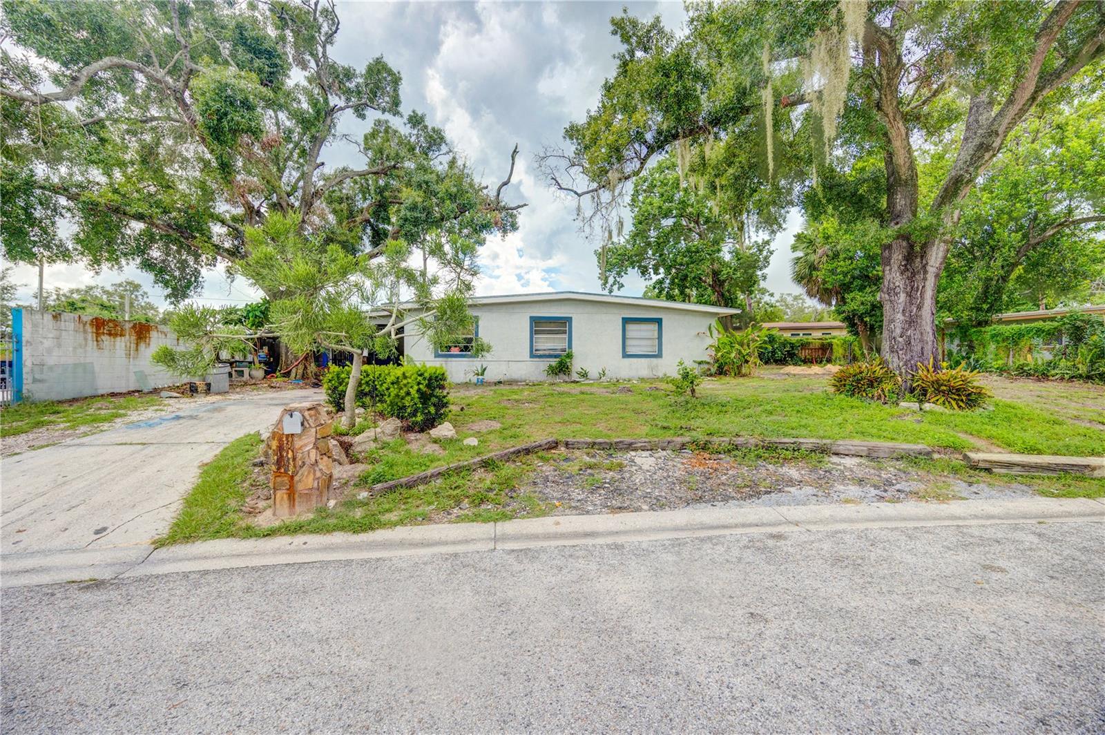 Come take a look at this 3 bedroom, 1 bath home located in the heart of Temple Terrace. It is the investment property that you have been looking for. The bones are solid and the potential is endless. 1313 sq. feet of living space and with some TLC this will make a perfect starter home or rental property.