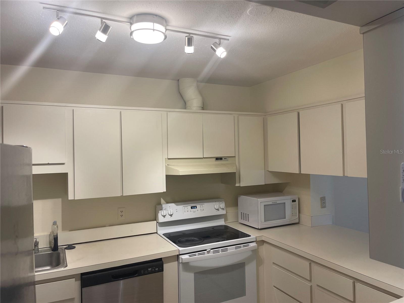 1200 TARPON WOODS BOULEVARD Q9