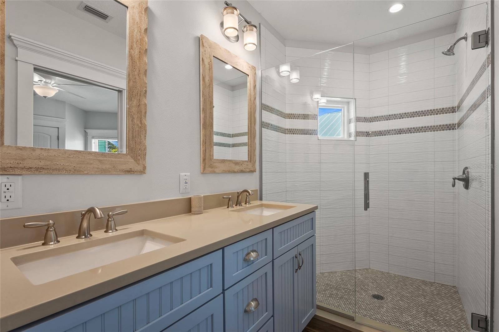 CORTEZ BEACH - Residential