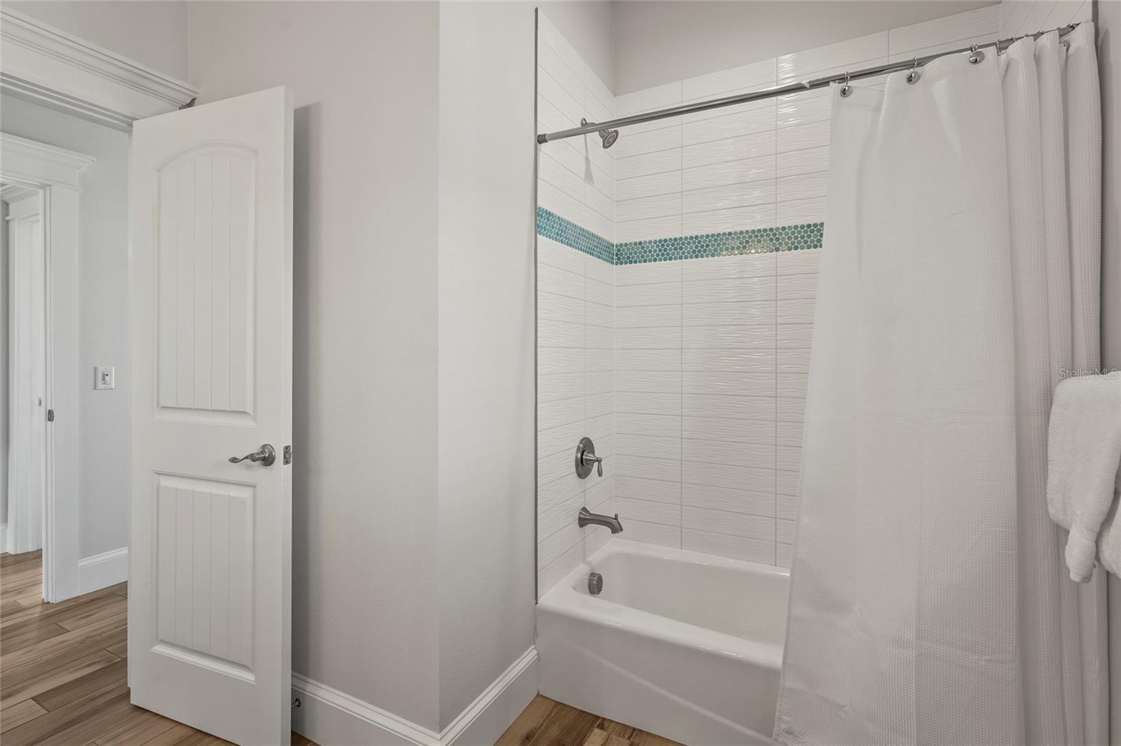 CORTEZ BEACH - Residential