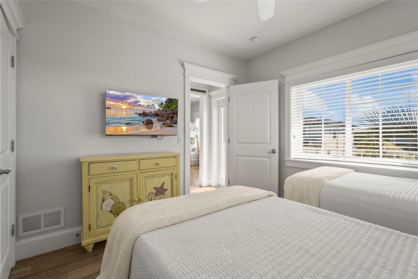 CORTEZ BEACH - Residential