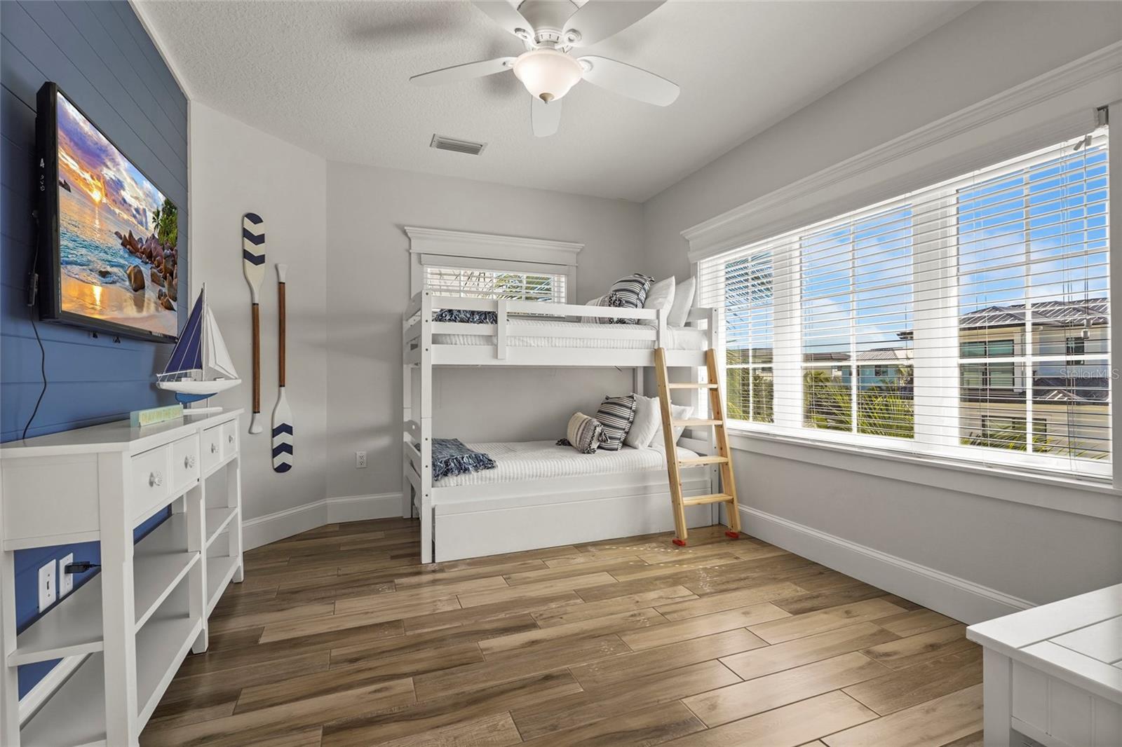 CORTEZ BEACH - Residential