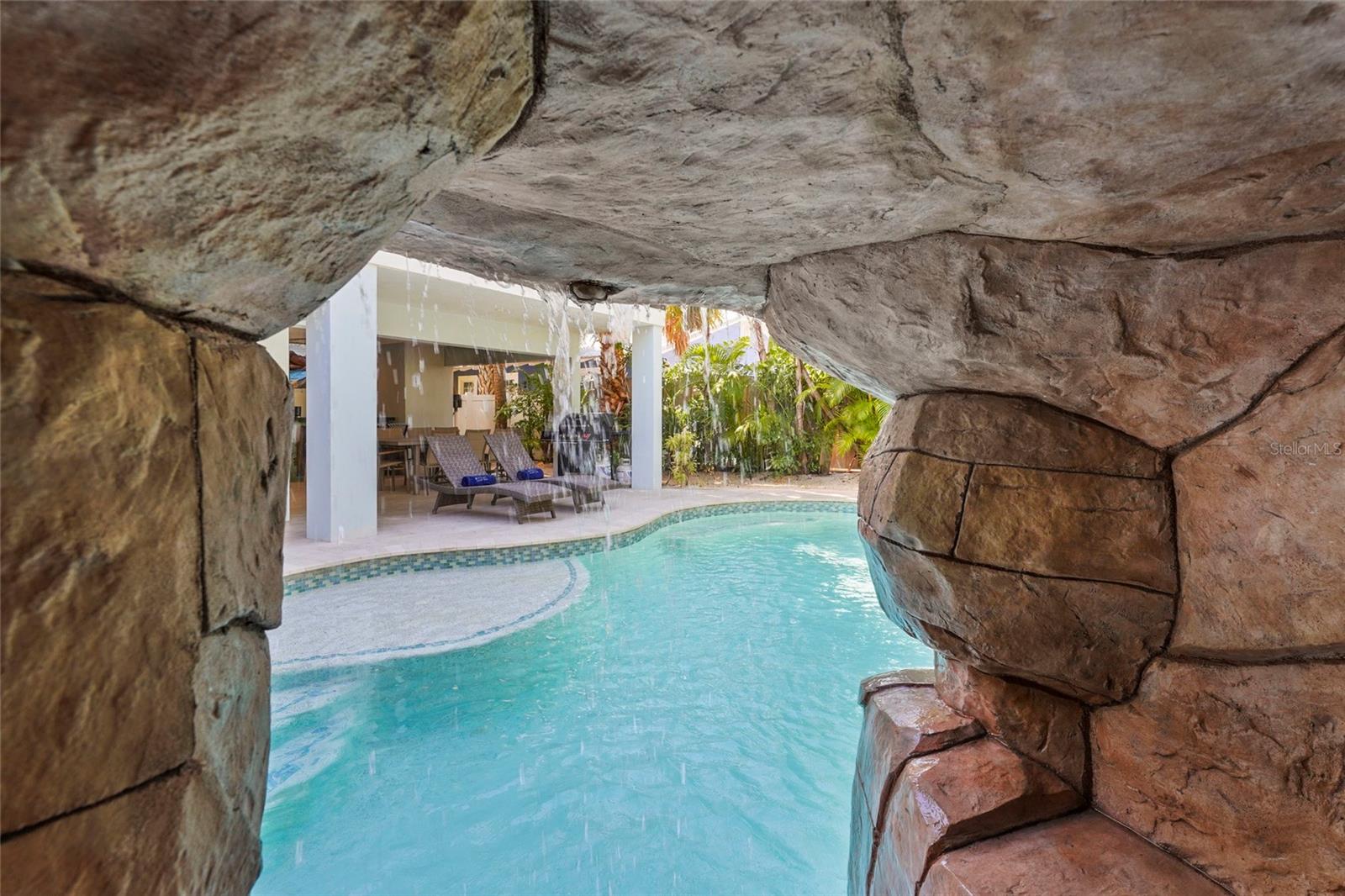 CORTEZ BEACH - Residential