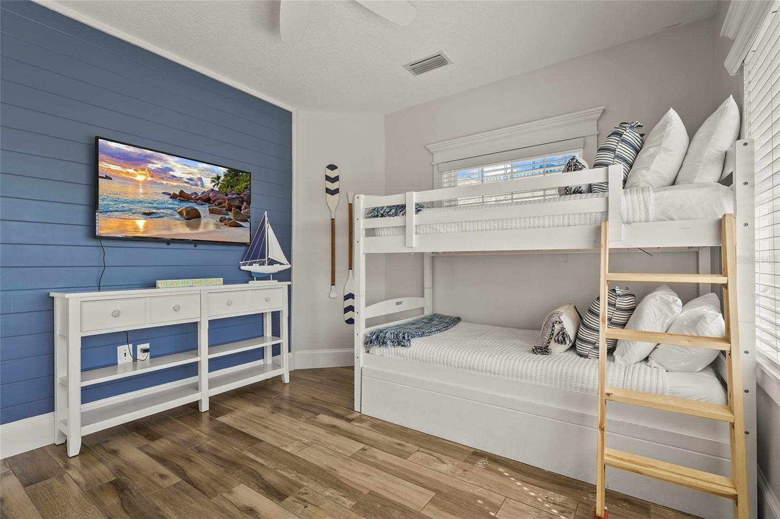 CORTEZ BEACH - Residential