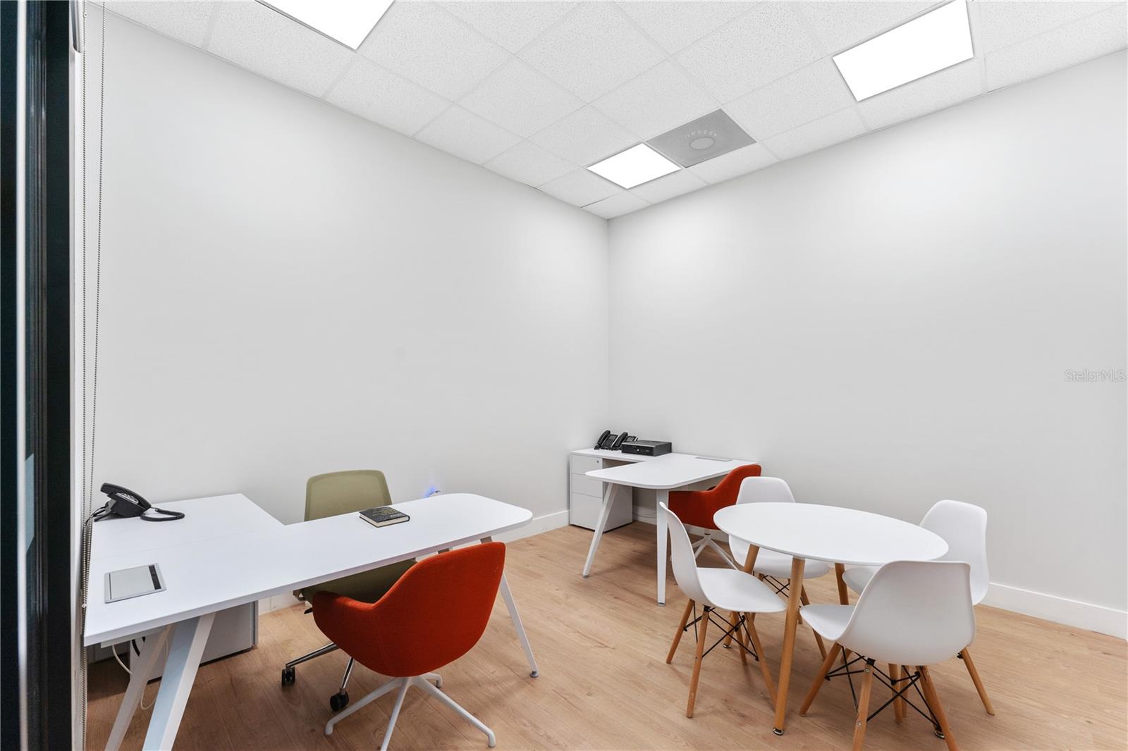 PLAZA WINEGARD - Commercial Lease