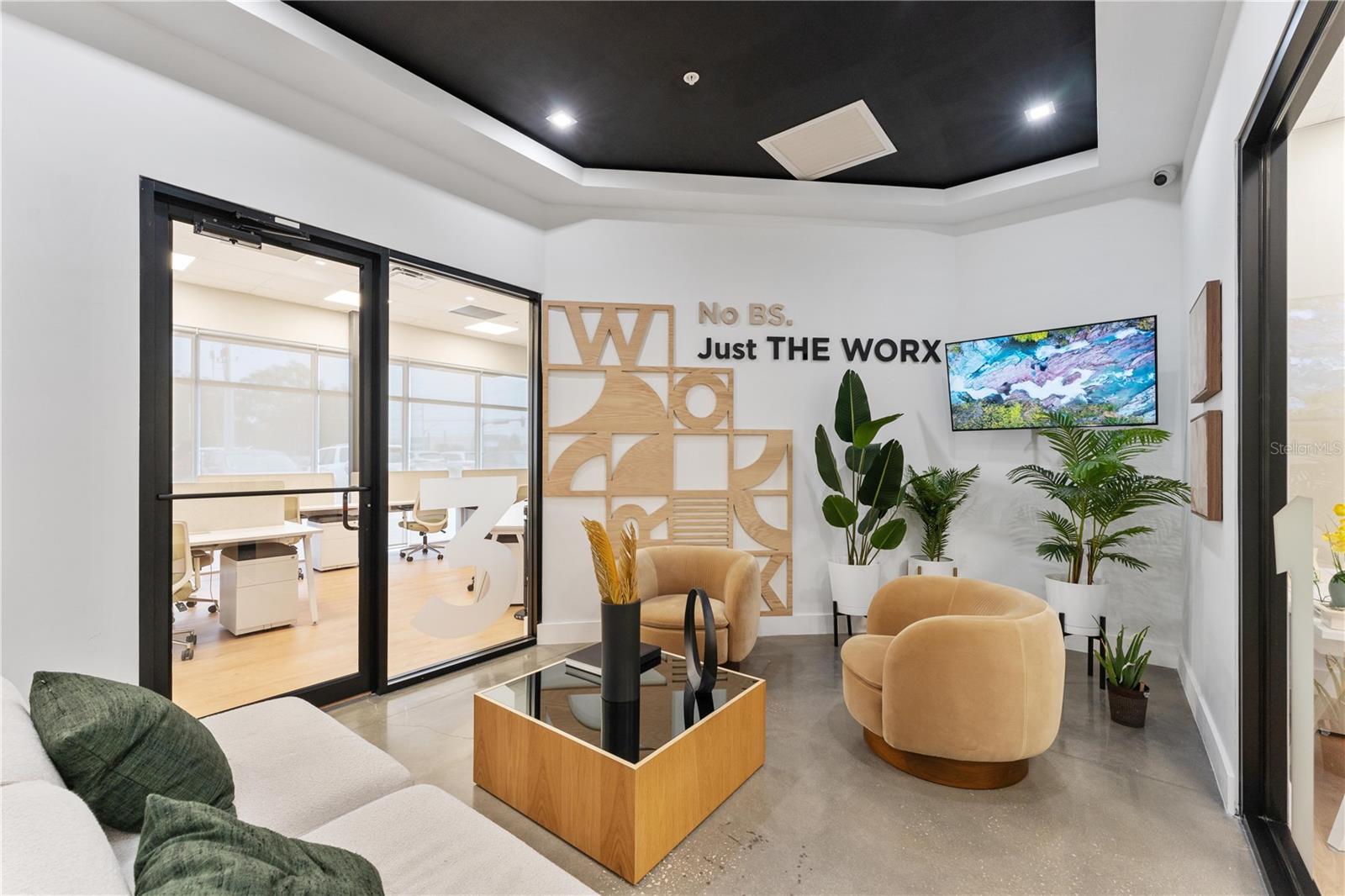 PLAZA WINEGARD - Commercial Lease