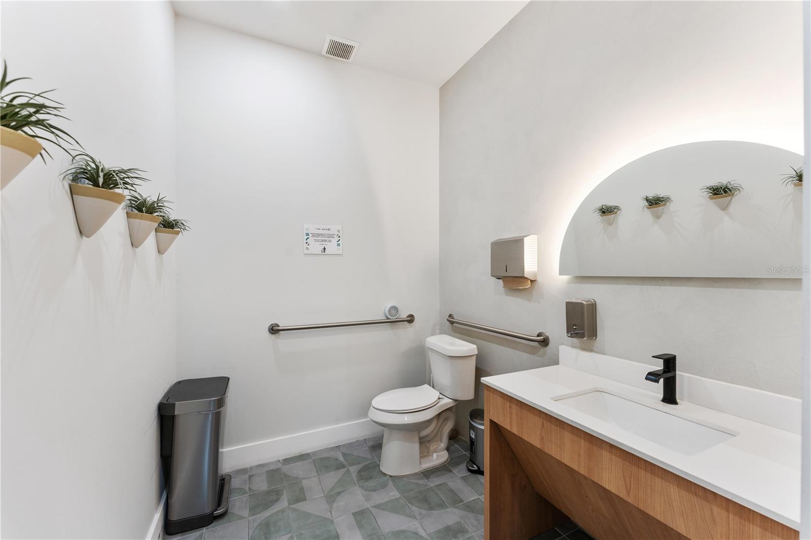 PLAZA WINEGARD - Commercial Lease