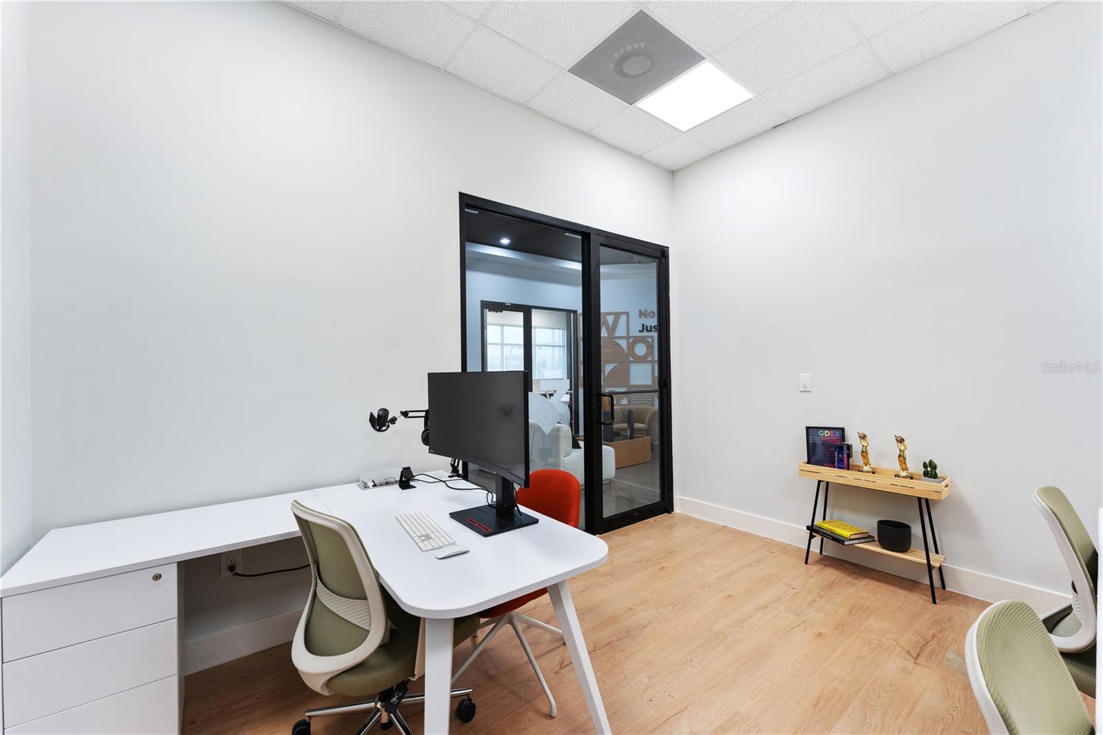 PLAZA WINEGARD - Commercial Lease