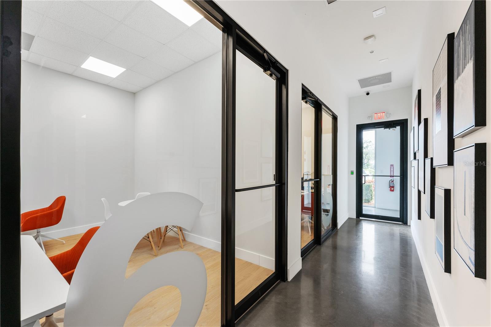 PLAZA WINEGARD - Commercial Lease