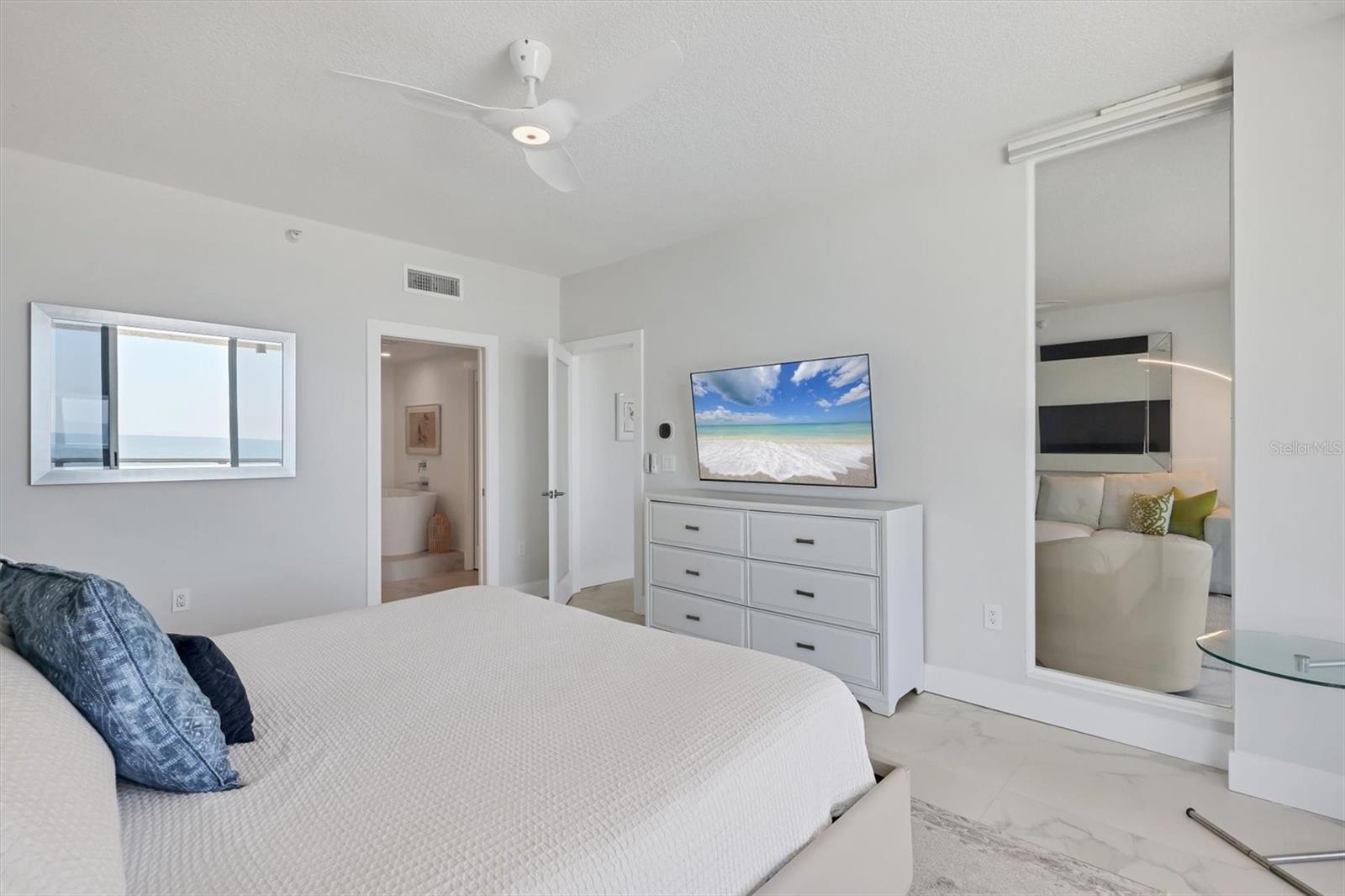 L ELEGANCE ON LIDO BEACH - Residential