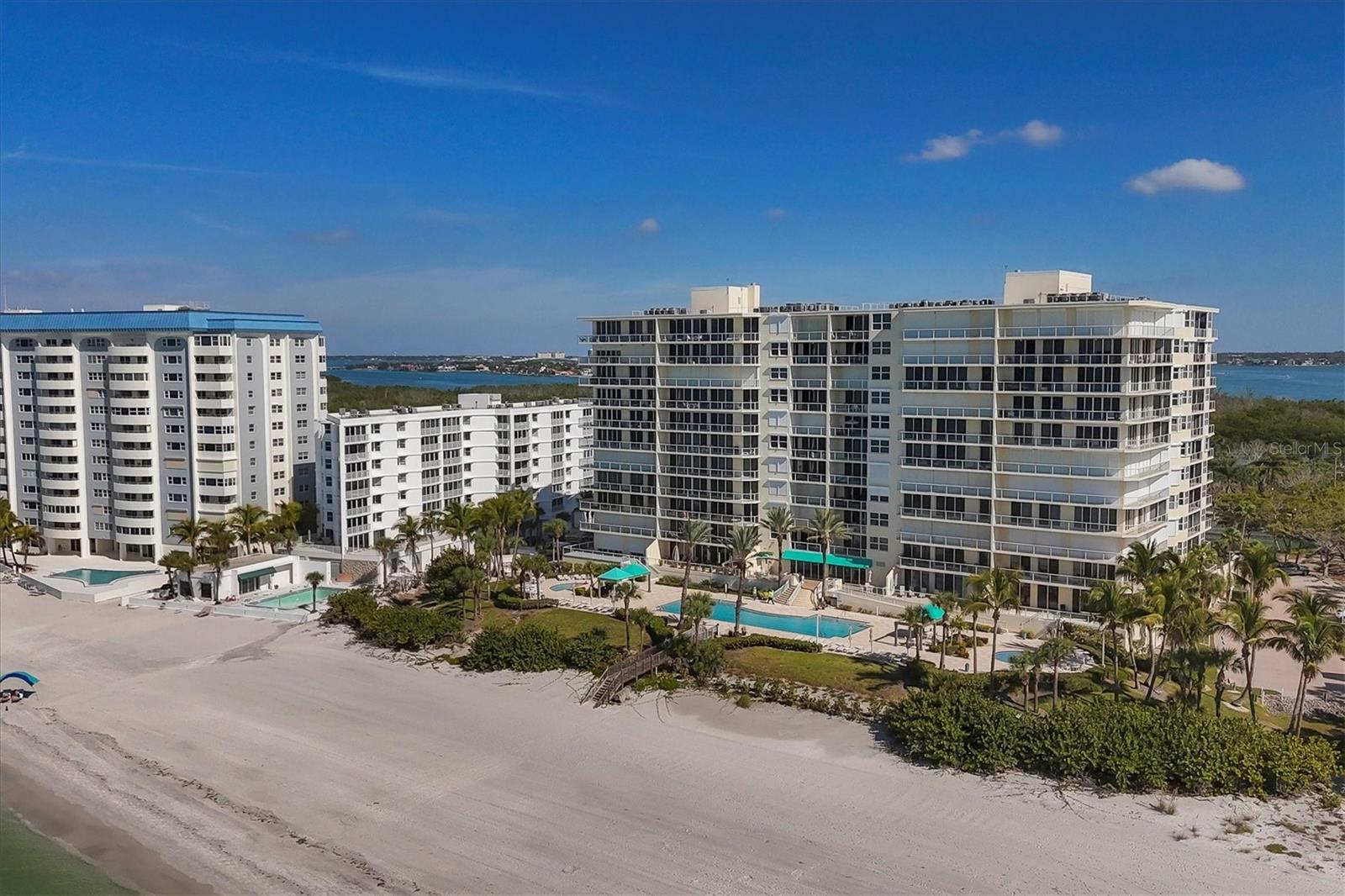 L ELEGANCE ON LIDO BEACH - Residential