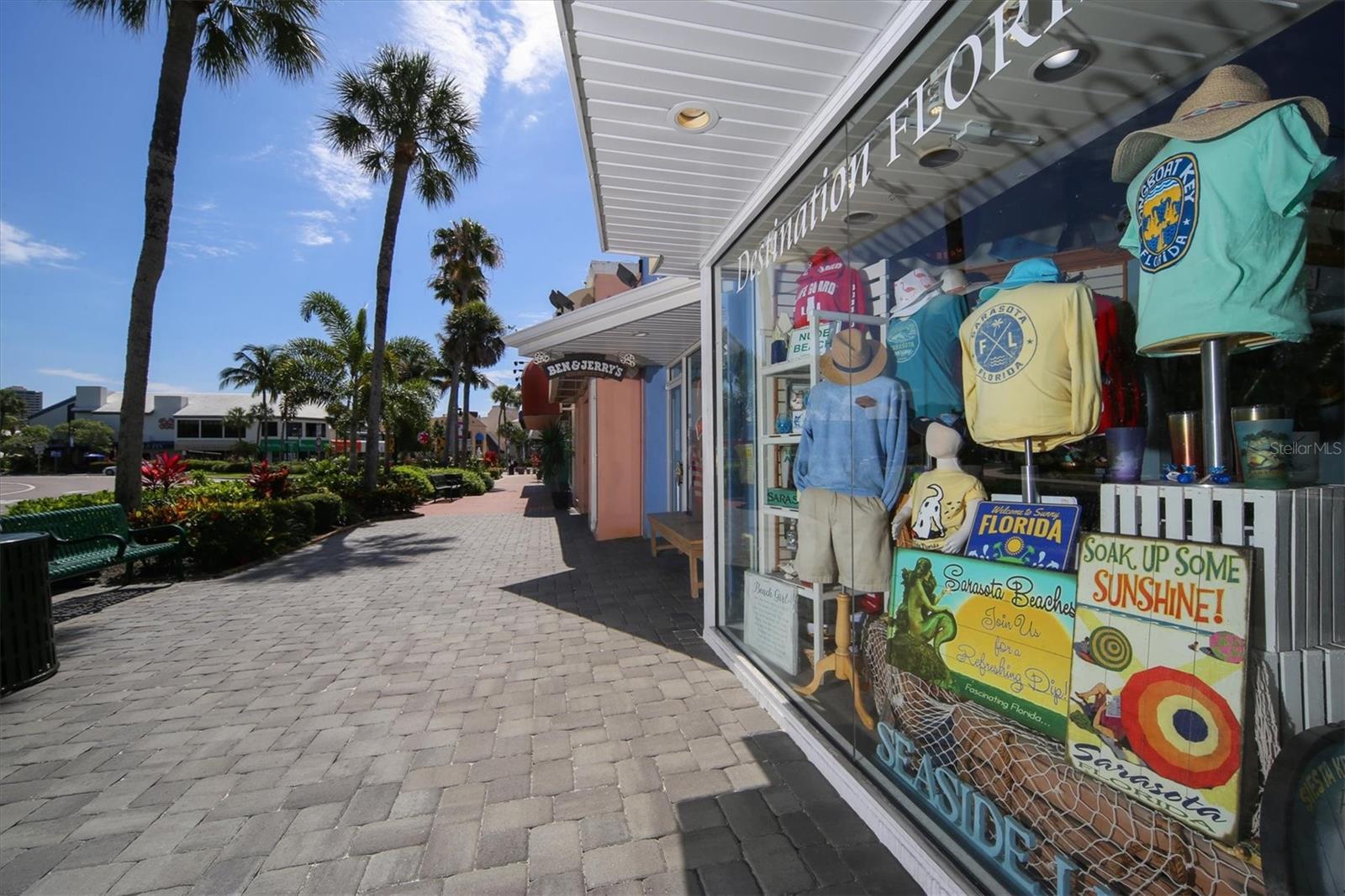 L ELEGANCE ON LIDO BEACH - Residential