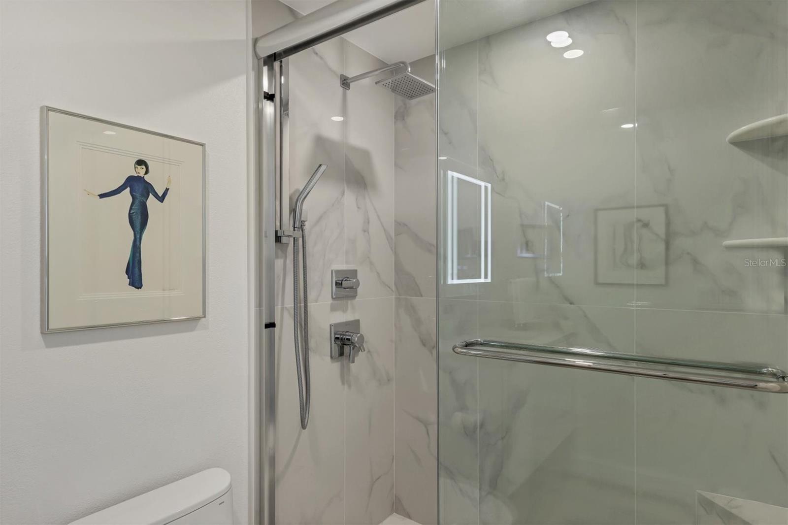 L ELEGANCE ON LIDO BEACH - Residential