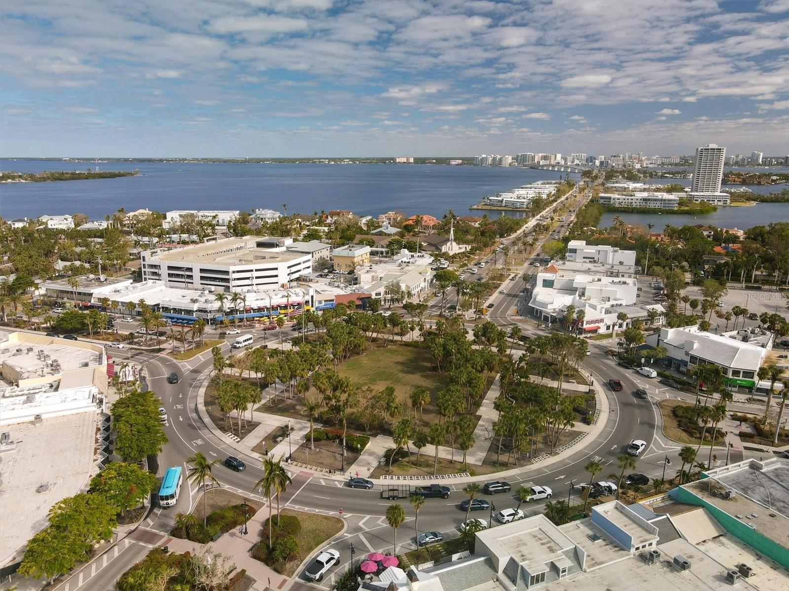 L ELEGANCE ON LIDO BEACH - Residential