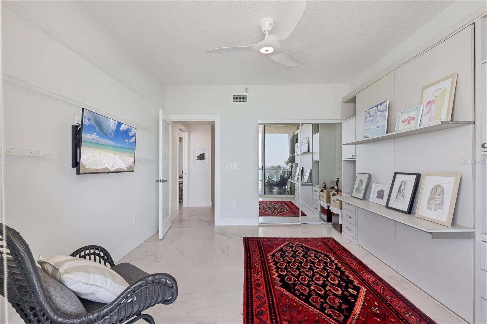 L ELEGANCE ON LIDO BEACH - Residential