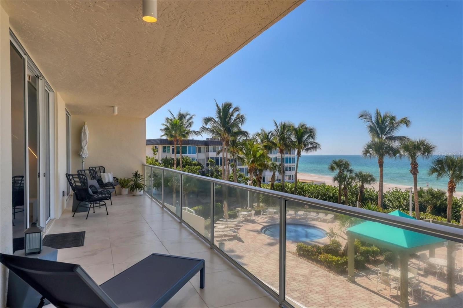 L ELEGANCE ON LIDO BEACH - Residential