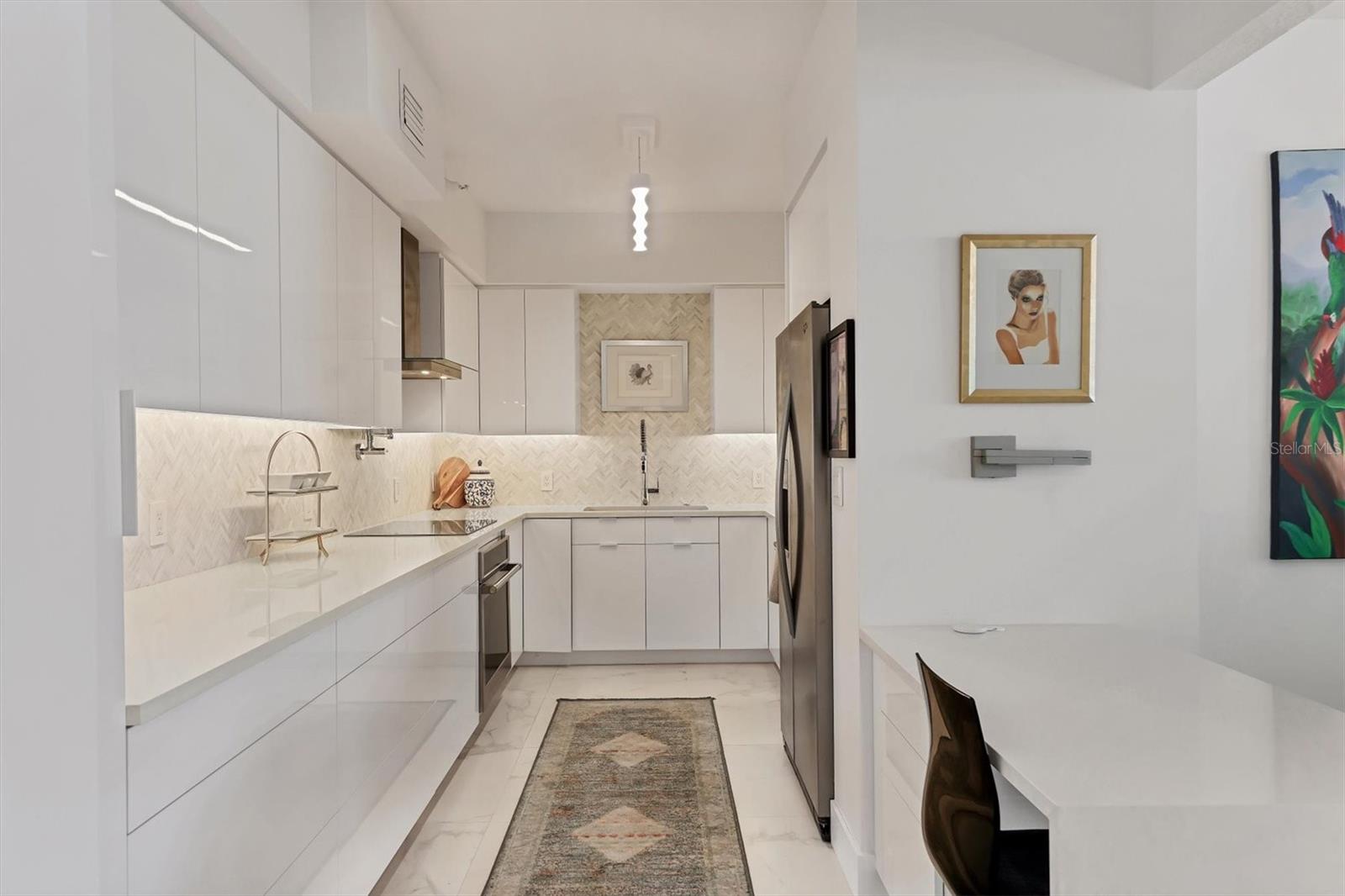 L ELEGANCE ON LIDO BEACH - Residential