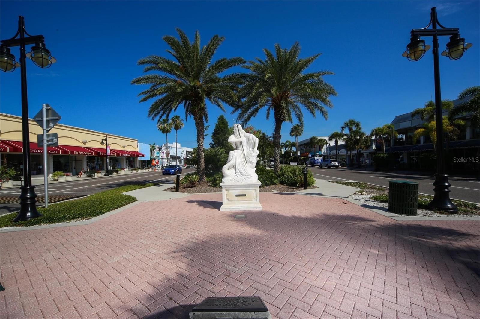 L ELEGANCE ON LIDO BEACH - Residential