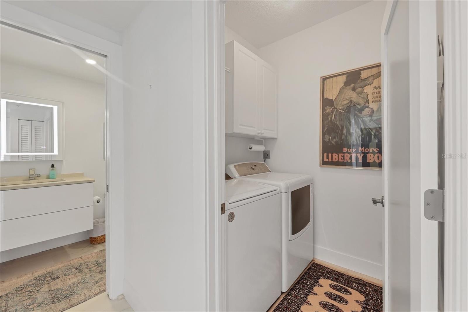 L ELEGANCE ON LIDO BEACH - Residential