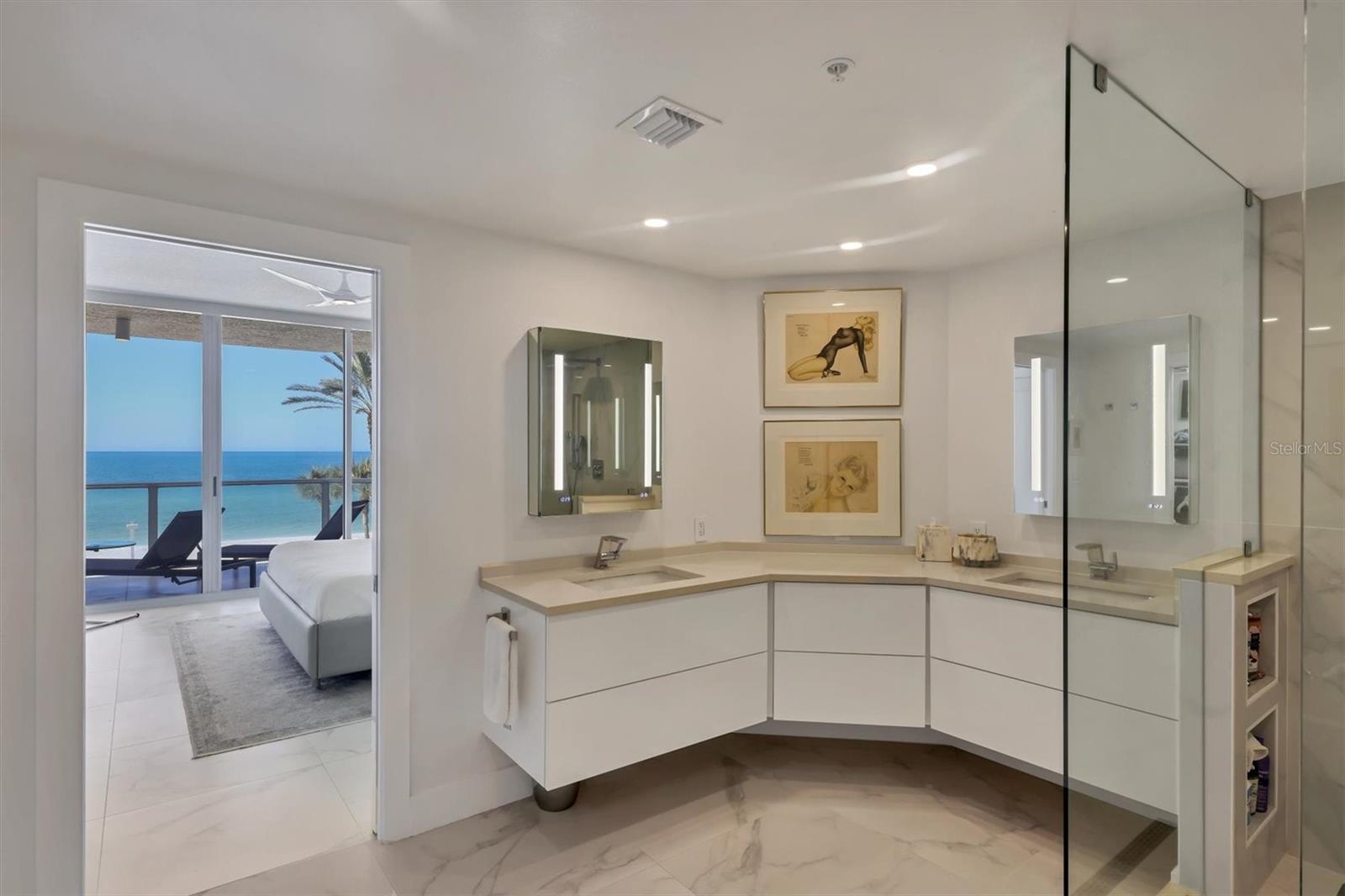 L ELEGANCE ON LIDO BEACH - Residential