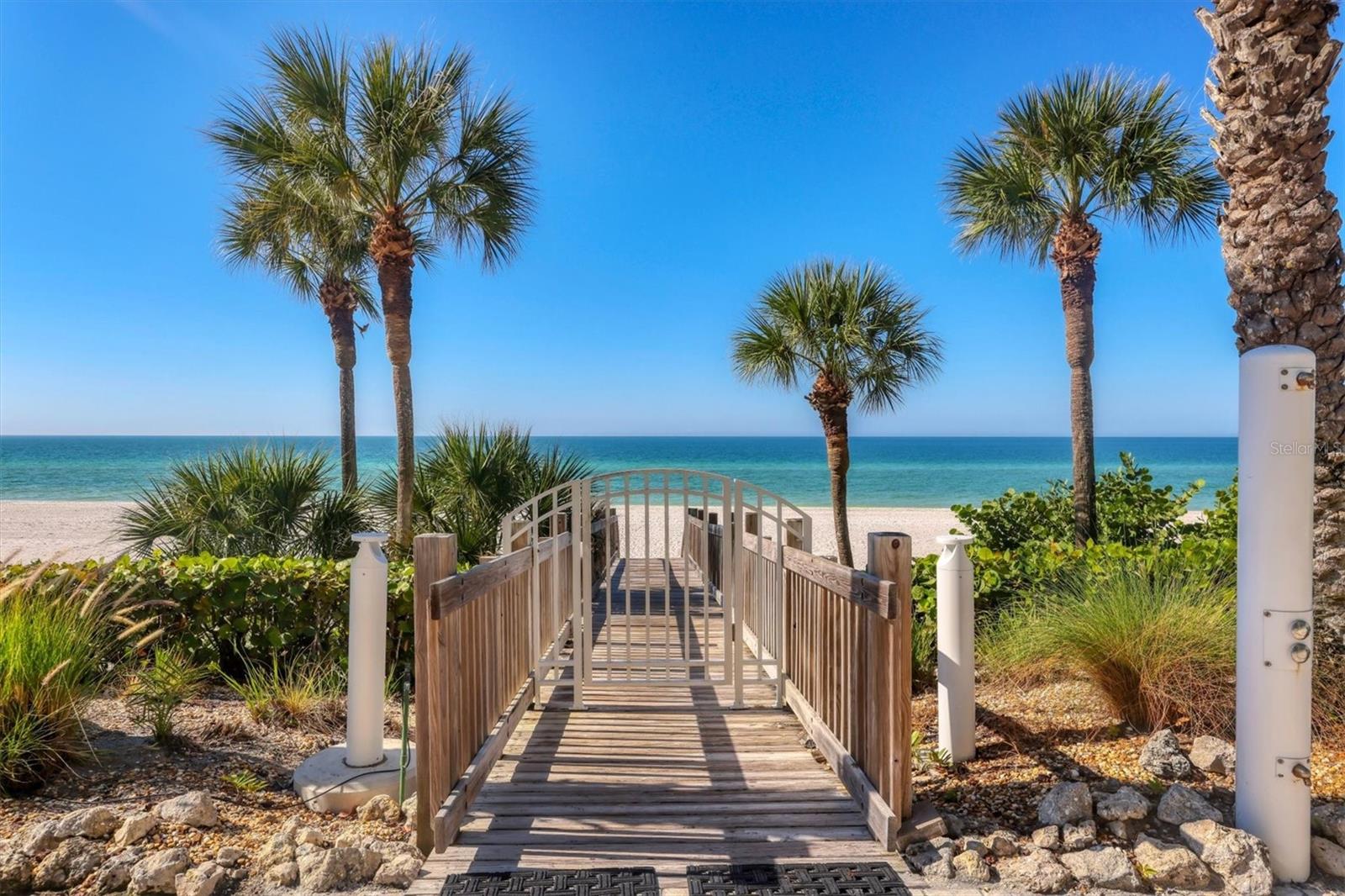 L ELEGANCE ON LIDO BEACH - Residential