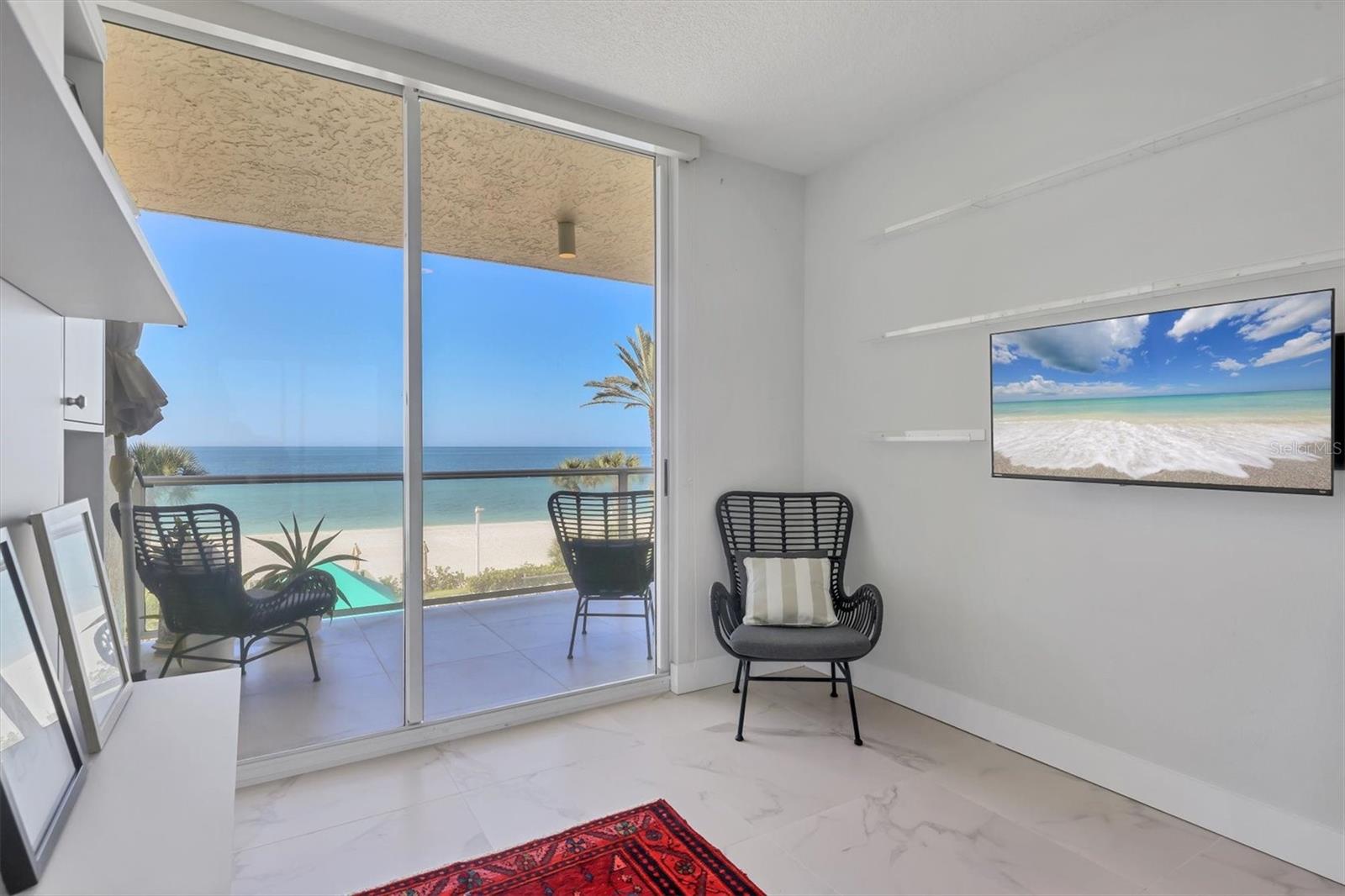 L ELEGANCE ON LIDO BEACH - Residential