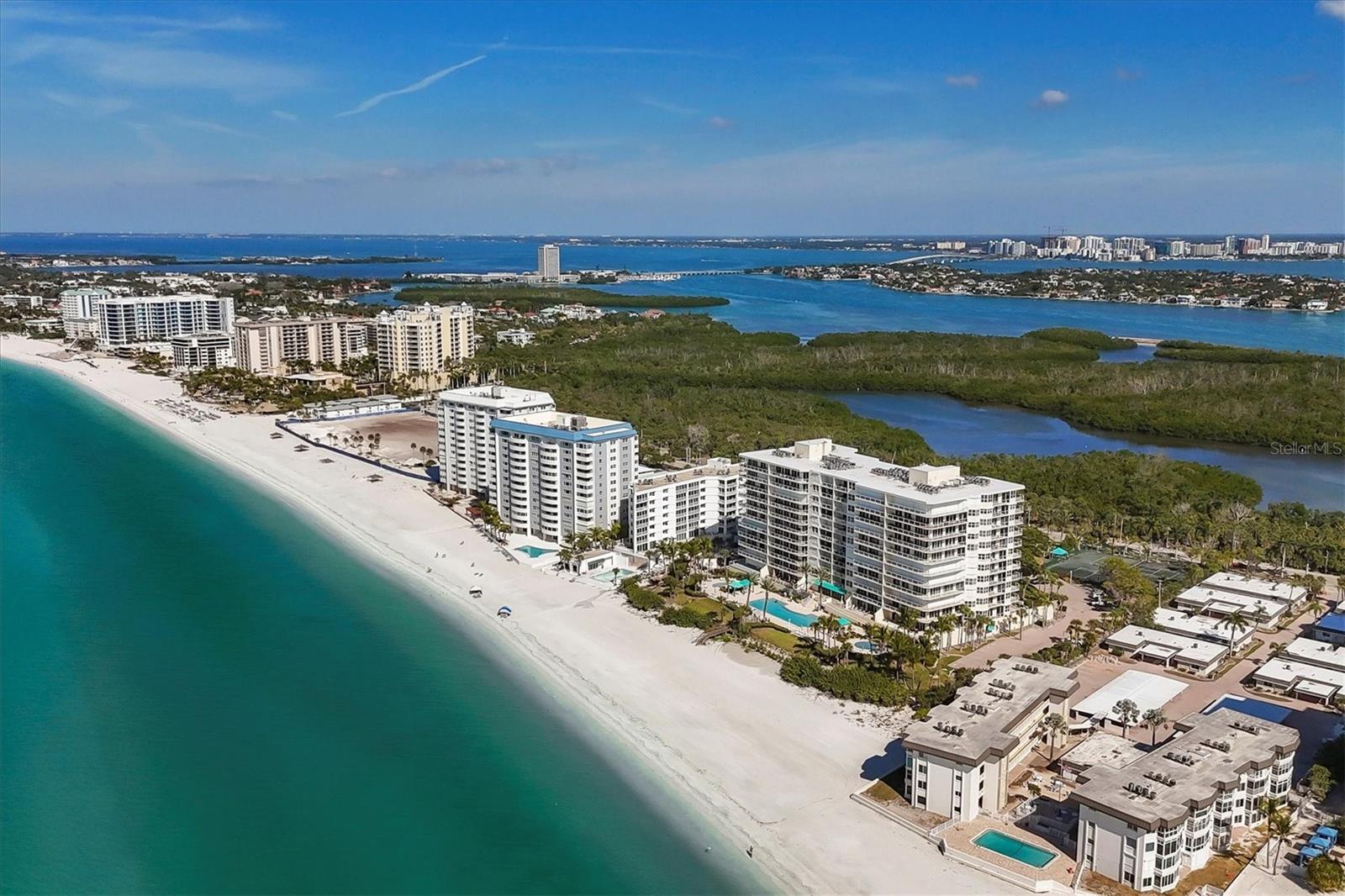 L ELEGANCE ON LIDO BEACH - Residential