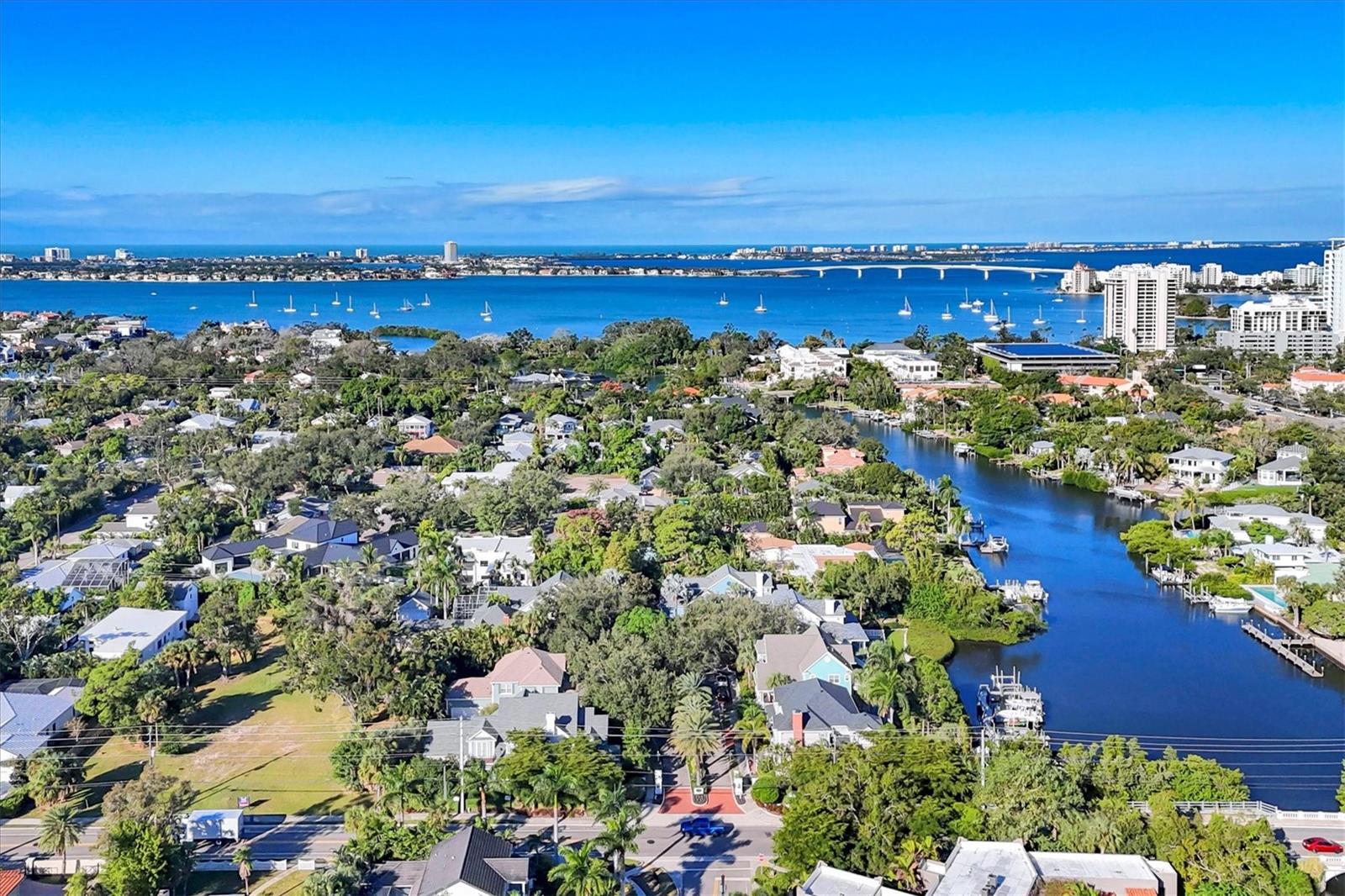 LINCOLN PARK ON HUDSON BAYOU - Residential