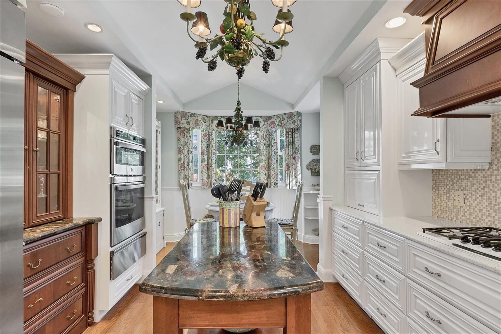 LINCOLN PARK ON HUDSON BAYOU - Residential