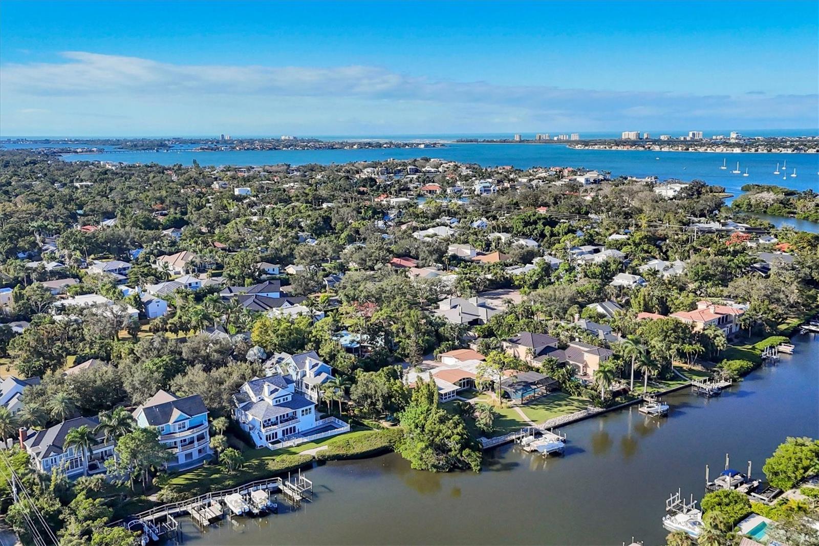 LINCOLN PARK ON HUDSON BAYOU - Residential