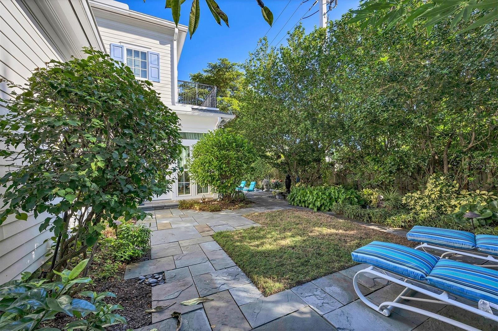 LINCOLN PARK ON HUDSON BAYOU - Residential