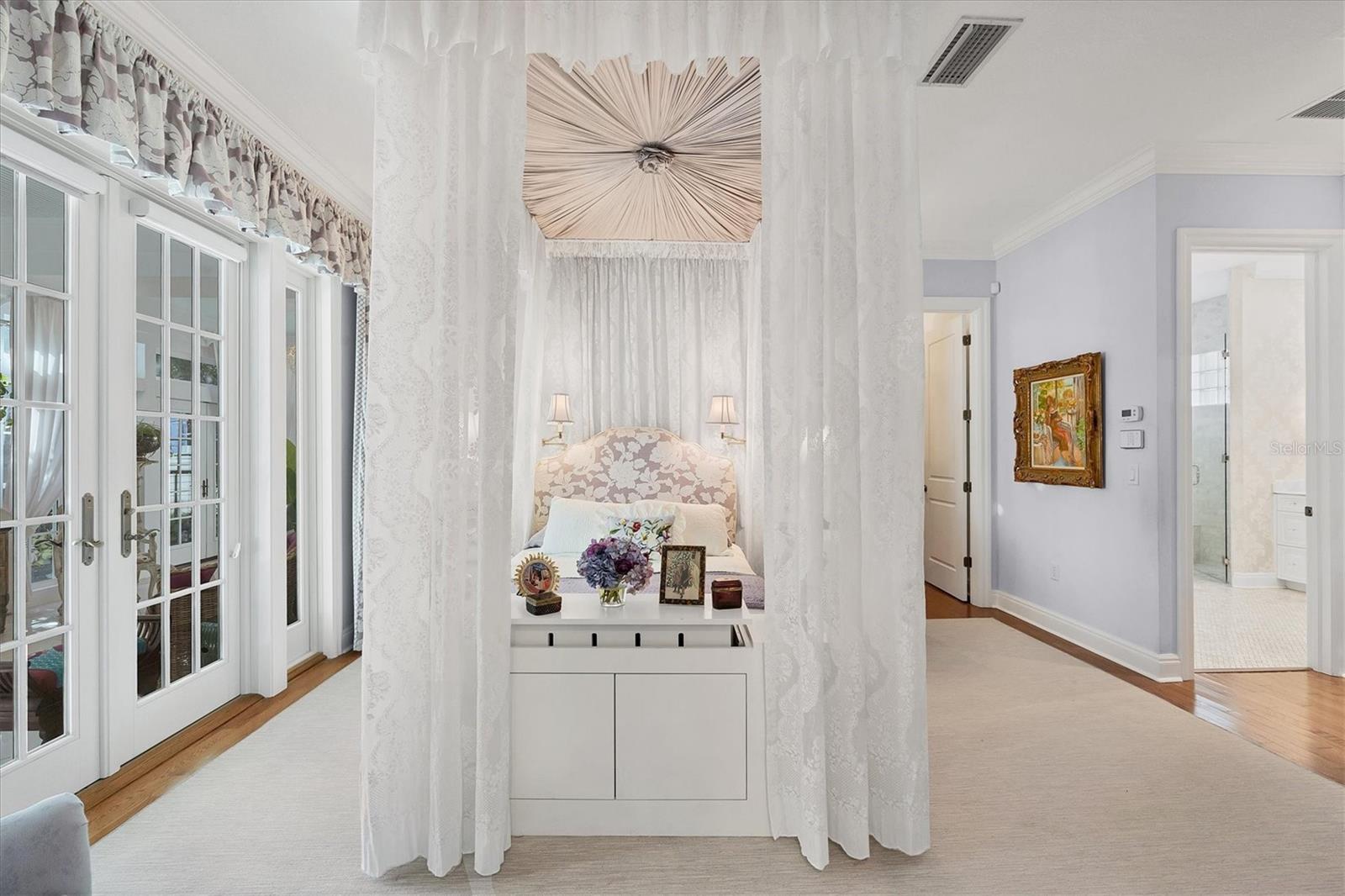 LINCOLN PARK ON HUDSON BAYOU - Residential