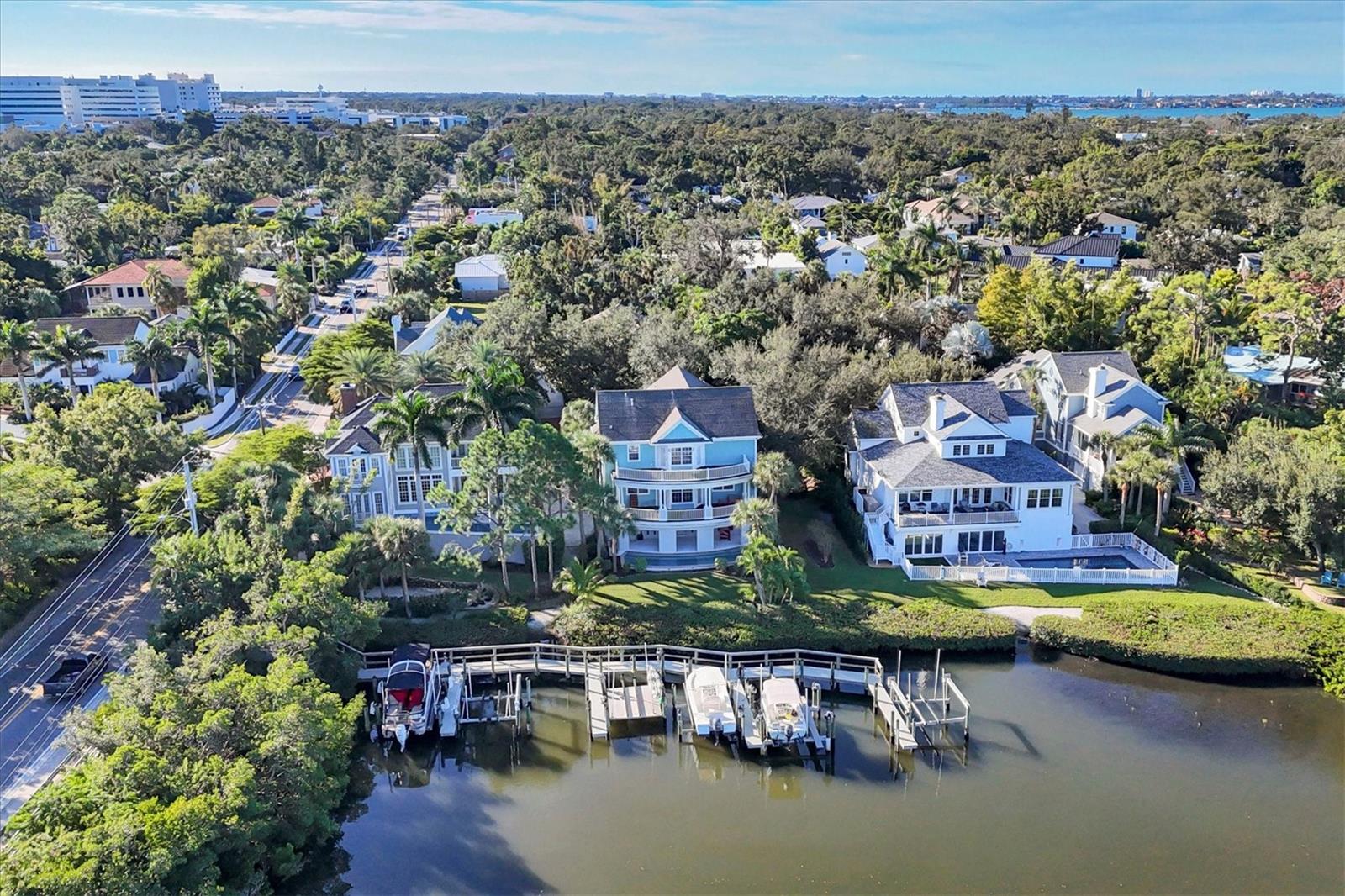 LINCOLN PARK ON HUDSON BAYOU - Residential