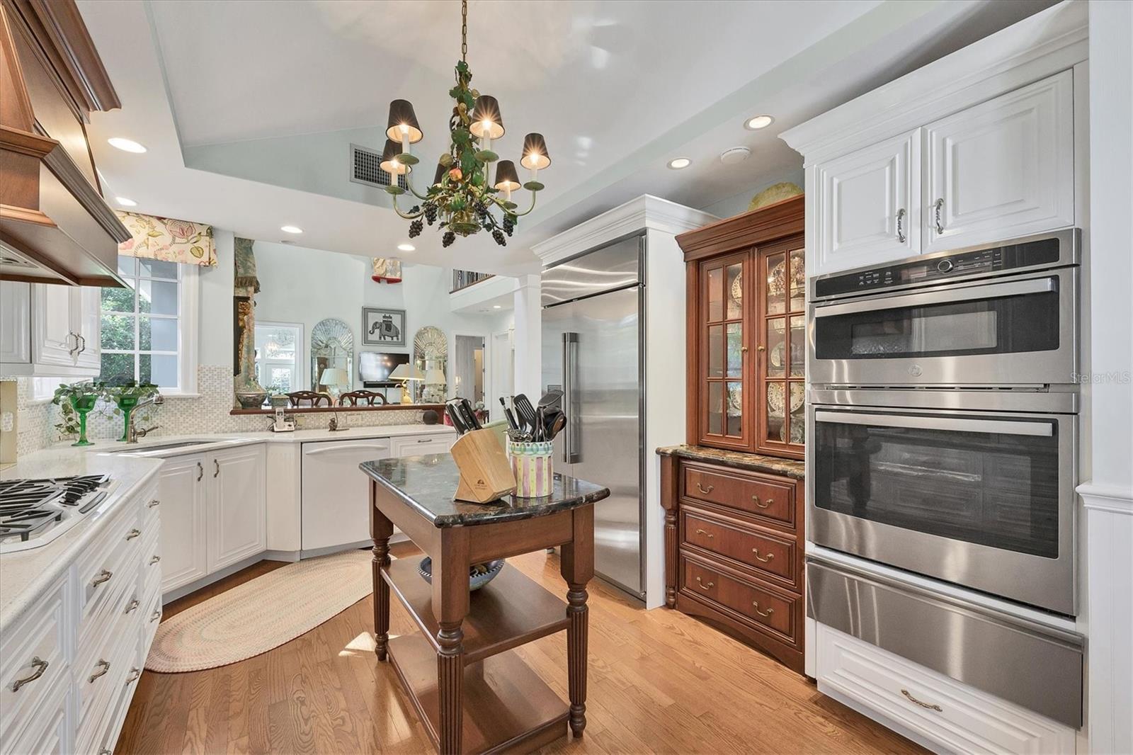 LINCOLN PARK ON HUDSON BAYOU - Residential