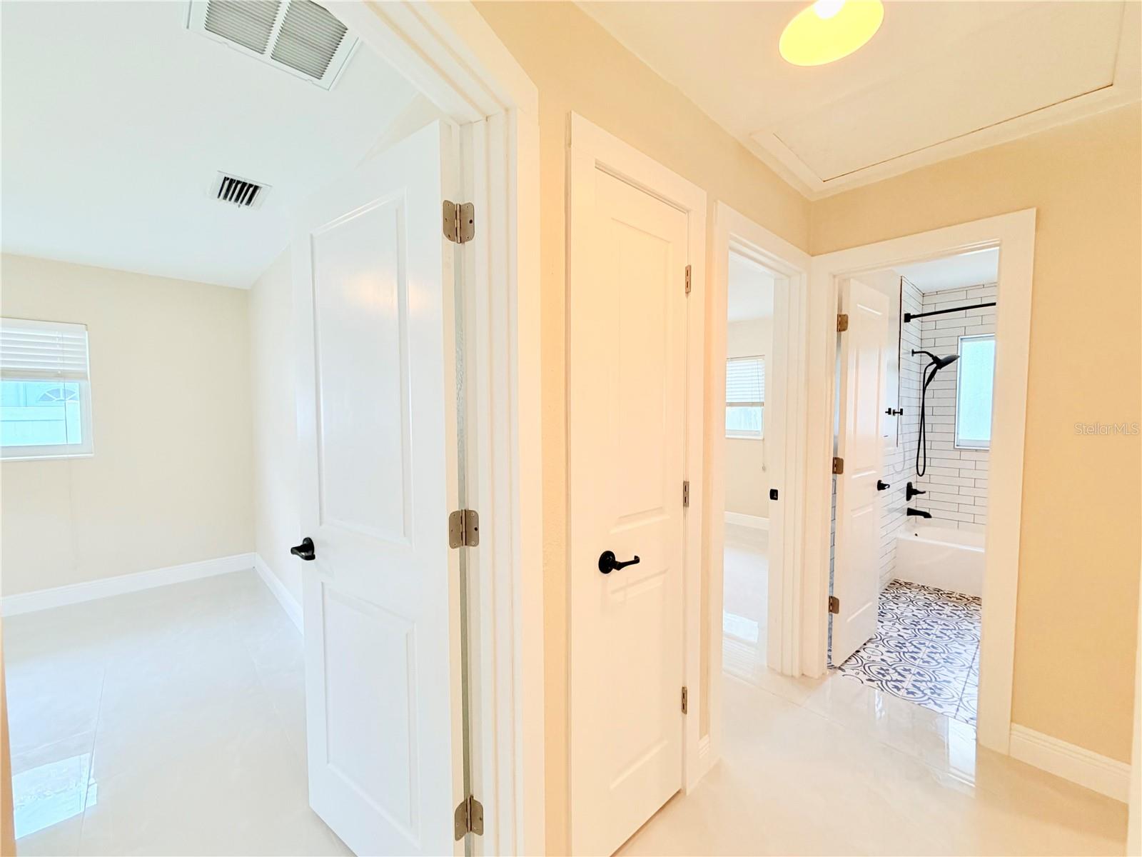 SHORE ACRES BUTTERFLY LAKE REP - Residential Lease