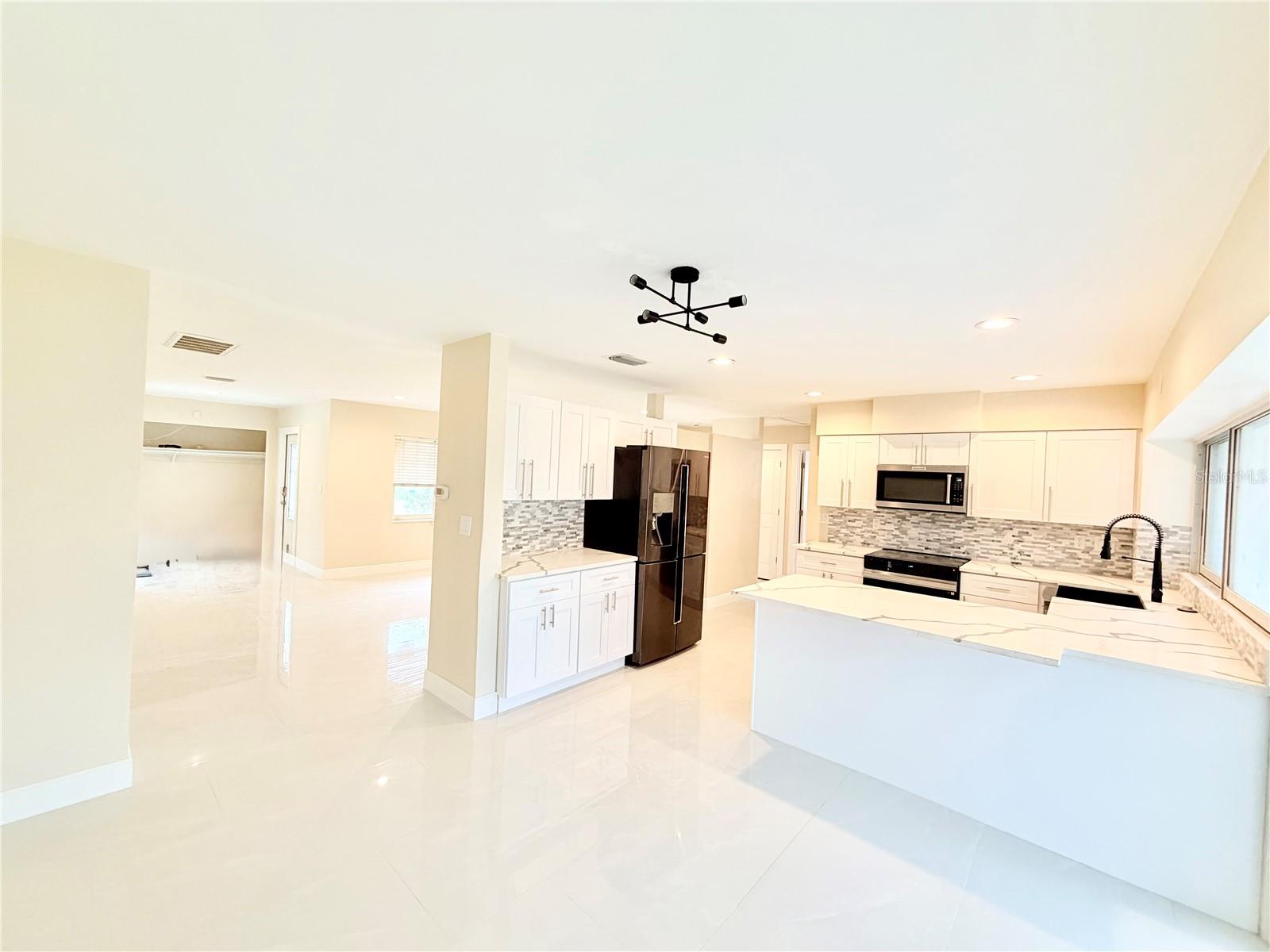 SHORE ACRES BUTTERFLY LAKE REP - Residential Lease