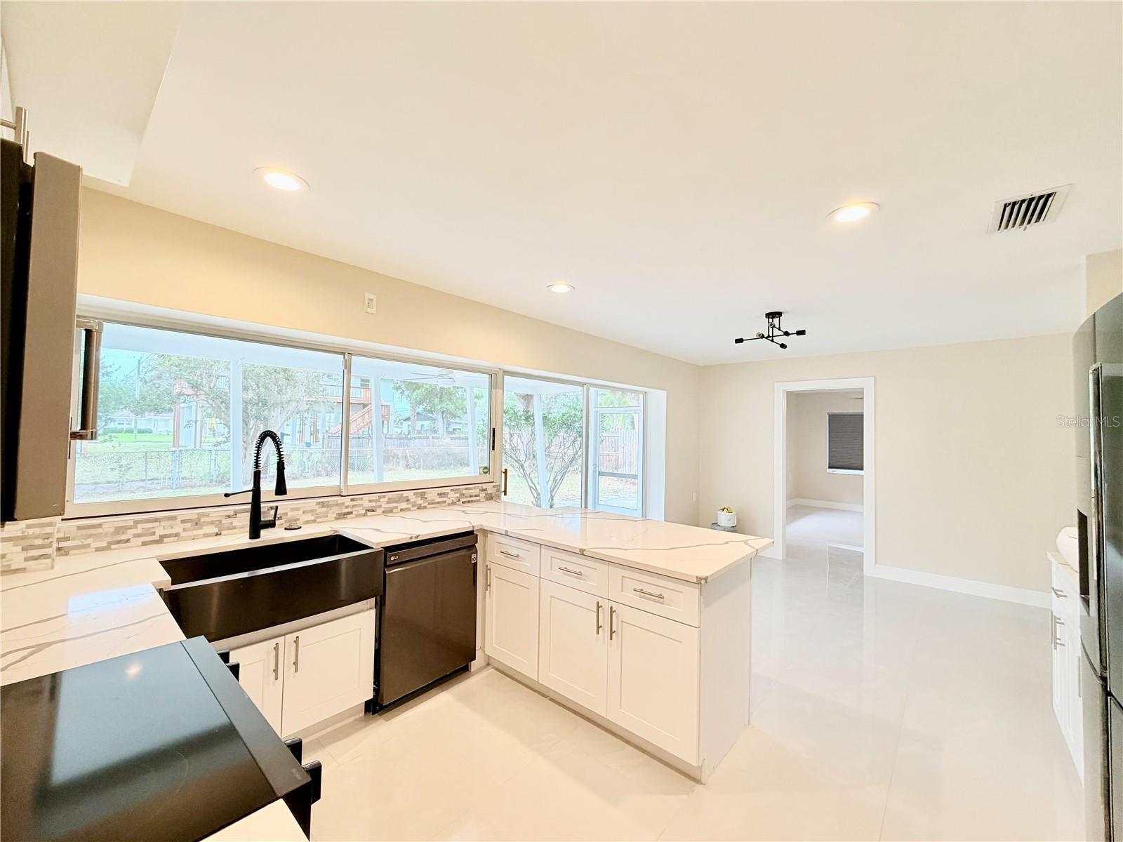 SHORE ACRES BUTTERFLY LAKE REP - Residential Lease