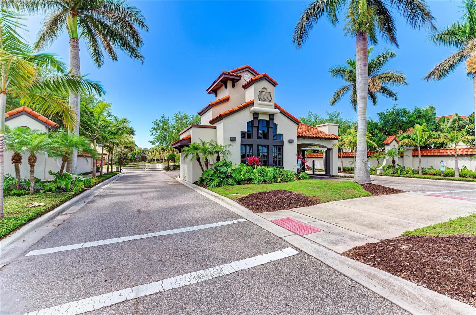 LEGENDS BAY - Residential
