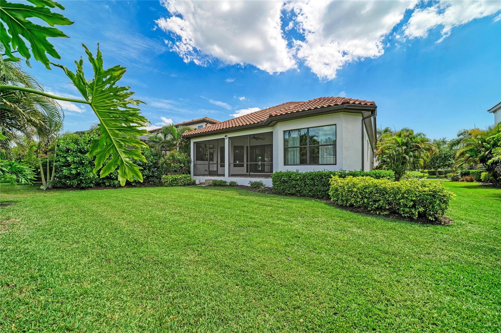 LEGENDS BAY - Residential