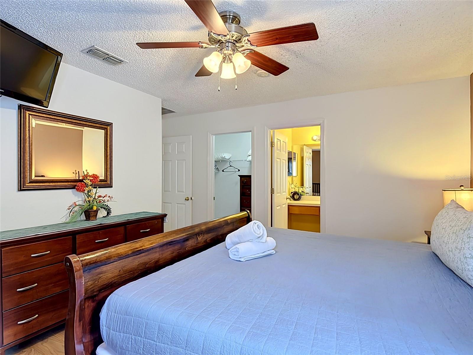 EMERALD ISLAND RESORT - Residential