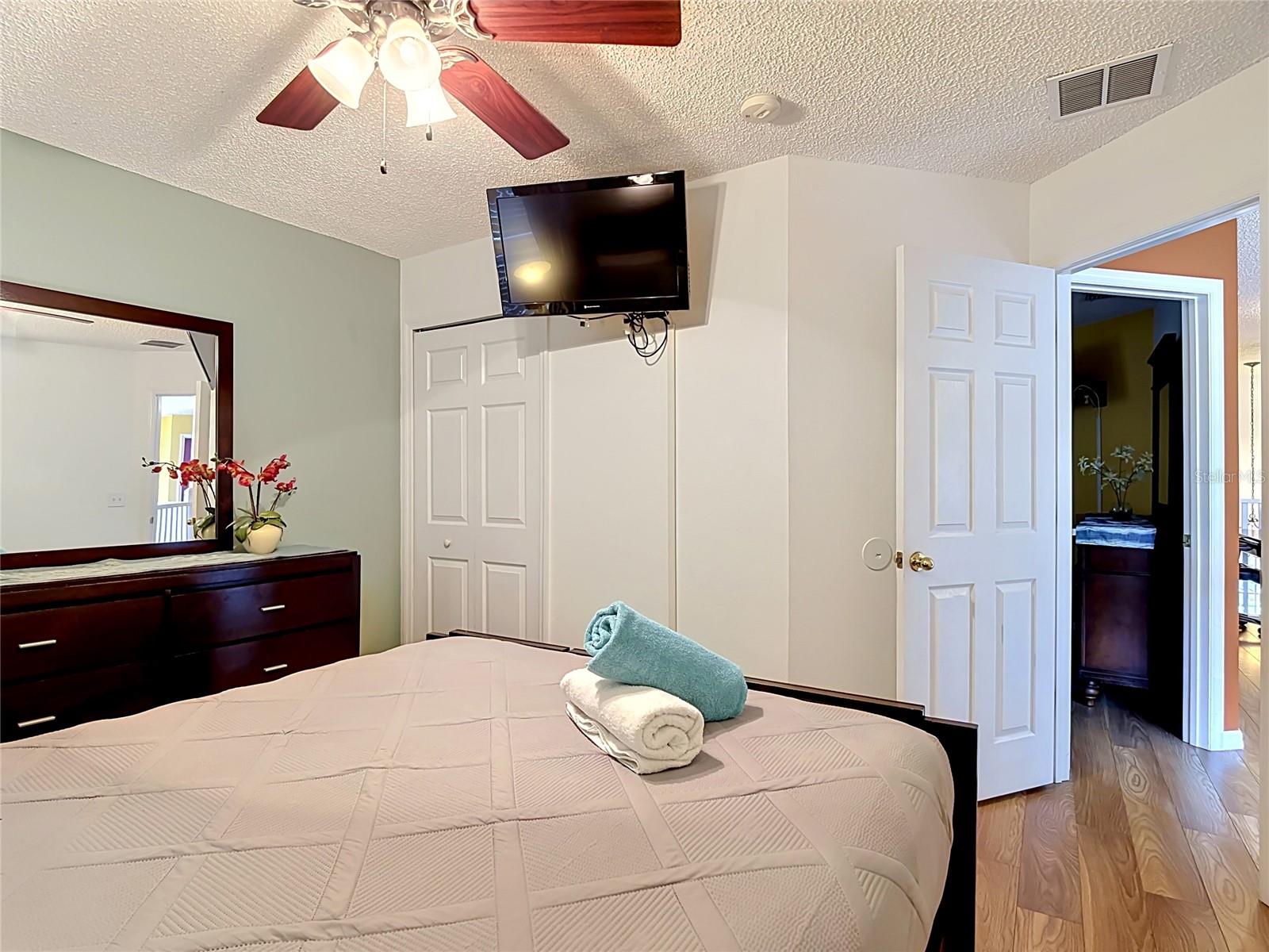 EMERALD ISLAND RESORT - Residential