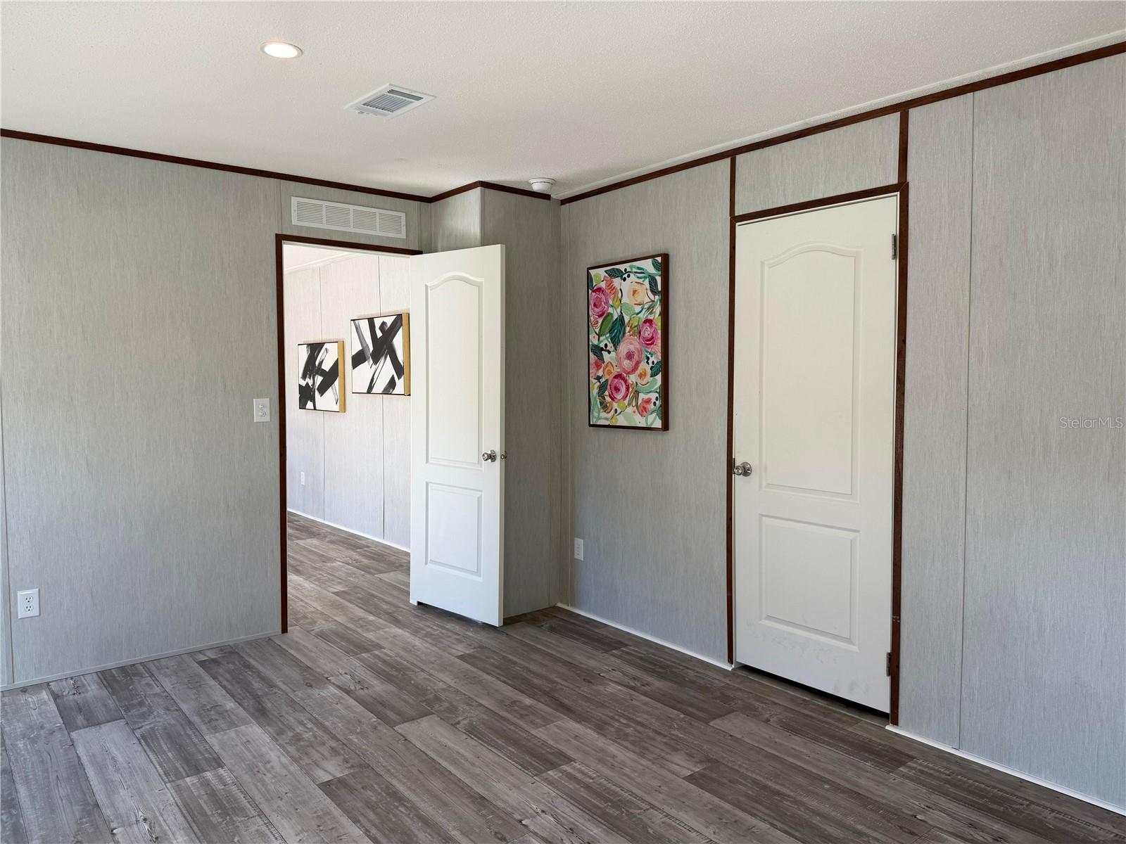 HOLIDAY HEIGHTS UNIT 02 - Residential